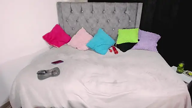 Snapshot of valenthottie chatting on March 2025 02:48:01 AM valenthottie online show from March 2025 02:48:01 AM