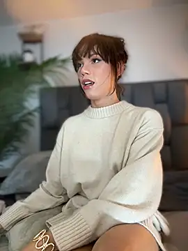 Snapshot of Carlita_cute chatting on December 2024 12:44:02 AM Carlita cute online show from December 2024 12:44:02 AM