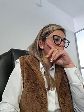 Cata Office-12 online show from November 2025 04:20:01 PM