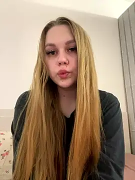Snapshot of Marylallka5 chatting on June 2026 01:01:01 PM Marylallka5 online show from June 2026 01:01:01 PM