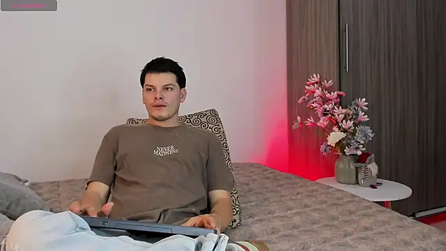  Ottis  online show from February 2026 11:00:01 PM