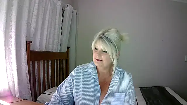 Snapshot of Miahotmilf chatting on January 2025 12:31:01 AM Miahotmilf online show from January 2025 12:31:01 AM