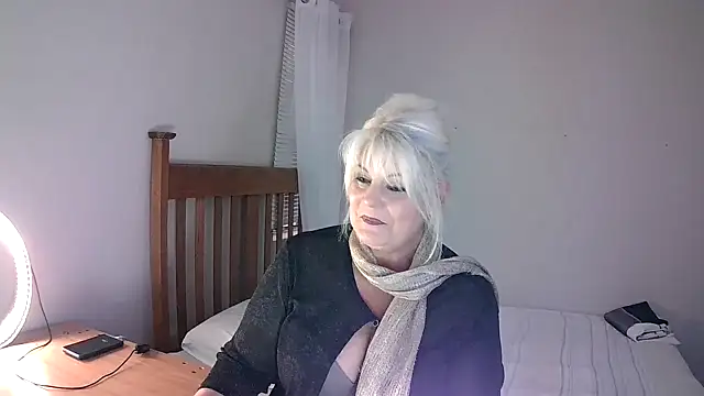 Snapshot of Miahotmilf chatting on February 2025 06:01:01 PM Miahotmilf online show from February 2025 06:01:01 PM