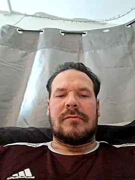 chrisB09 online show from November 2025 09:39:01 PM