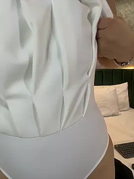 MonicaMoret online show from July 2026 12:44:02 PM