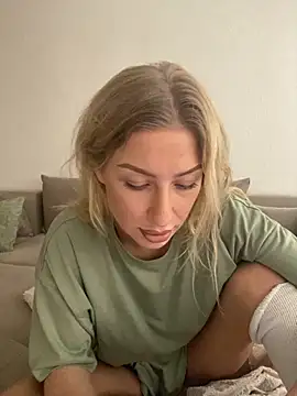 belle98 online show from November 2025 11:30:01 AM