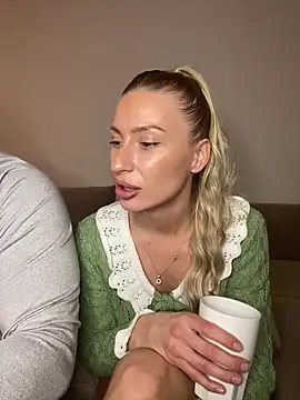 belle98 online show from December 2025 07:53:02 PM