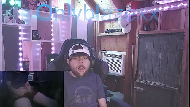 Snapshot of OnlyBlazexx chatting on January 2026 05:00:01 AM OnlyBlazexx online show from January 2026 05:00:01 AM