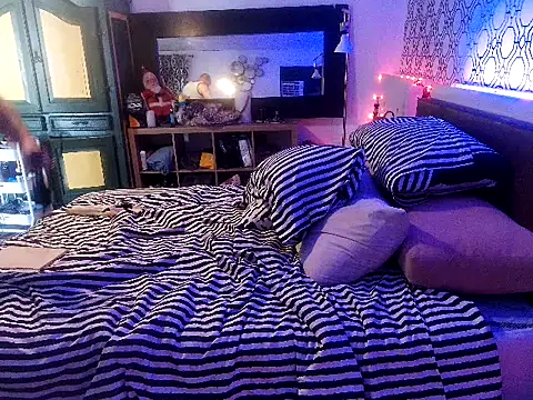 Snapshot of RawRyder8 chatting on September 2025 02:02:01 AM RawRyder8 online show from September 2025 02:02:01 AM