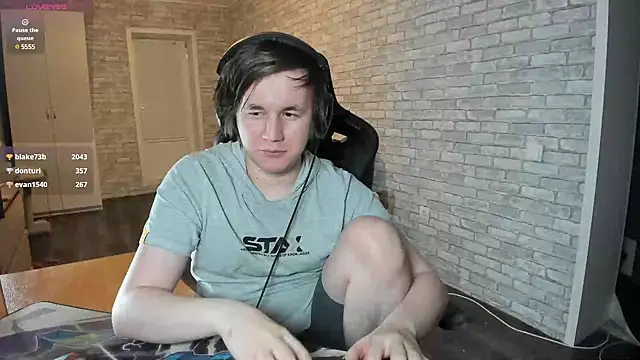 iliaskrislove online show from March 2025 12:49:01 AM