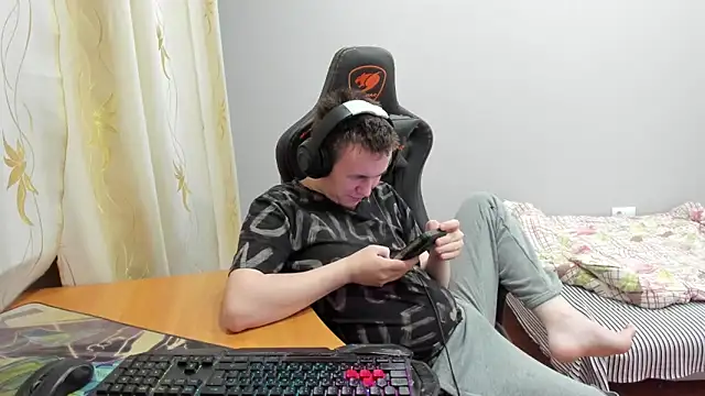 iliaskrislove online show from November 2025 07:34:02 PM