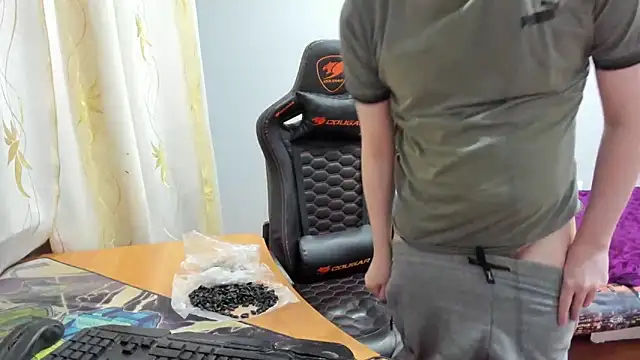 iliaskrislove online show from December 2025 09:11:01 PM