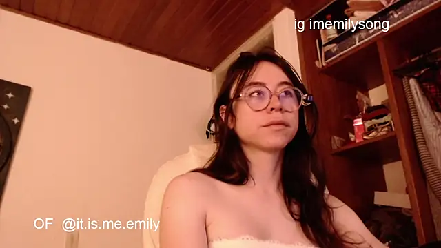 Snapshot of emily_pearl_ chatting on March 2026 11:09:01 PM emily pearl online show from March 2026 11:09:01 PM