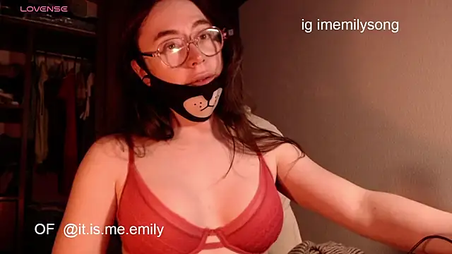 Snapshot of emily_pearl_ chatting on June 2026 11:05:02 PM emily pearl online show from June 2026 11:05:02 PM