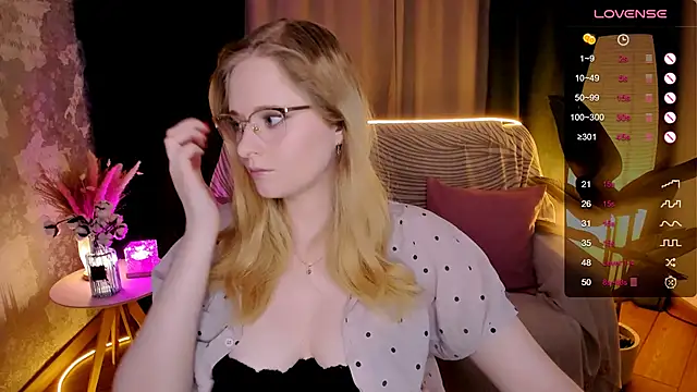 Aemilia  online show from November 2025 08:35:01 AM