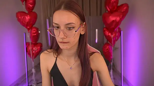 Snapshot of CozyMell chatting on February 2025 02:00:02 PM CozyMell online show from February 2025 02:00:02 PM