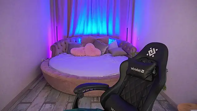 Snapshot of CozyMell chatting on November 2025 02:52:02 PM CozyMell online show from November 2025 02:52:02 PM