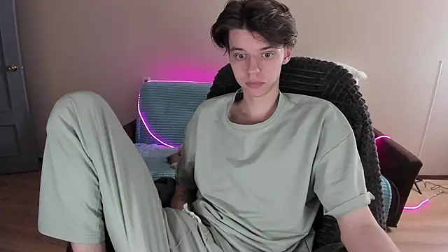 Snapshot of Liam_sexy1 chatting on December 2024 12:59:02 PM Liam sexy1 online show from December 2024 12:59:02 PM