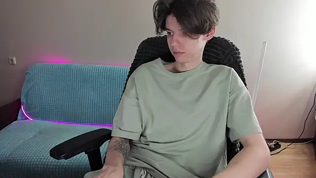 Snapshot of Liam_sexy1 chatting on February 2025 07:17:02 AM Liam sexy1 online show from February 2025 07:17:02 AM