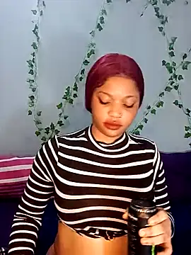 Snapshot of Sugartonguexx chatting on March 2025 07:06:01 PM Sugartonguexx online show from March 2025 07:06:01 PM