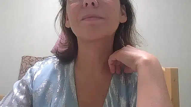 Snapshot of HollyJewel chatting on October 2025 06:51:01 PM HollyJewel online show from October 2025 06:51:01 PM