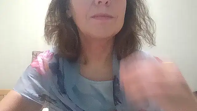 Snapshot of HollyJewel chatting on November 2025 06:52:02 PM HollyJewel online show from November 2025 06:52:02 PM