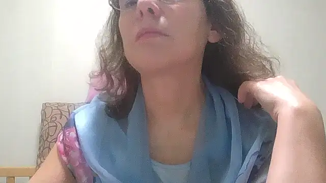 Snapshot of HollyJewel chatting on November 2025 04:41:02 PM HollyJewel online show from November 2025 04:41:02 PM