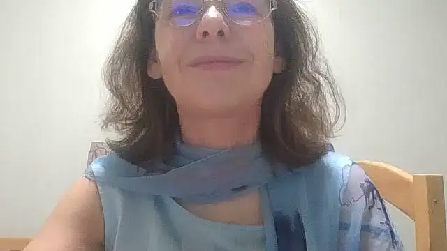 Snapshot of HollyJewel chatting on December 2025 06:26:01 PM HollyJewel online show from December 2025 06:26:01 PM