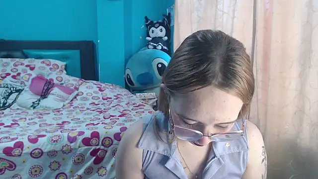 Liaroberts1 online show from February 2025 11:58:01 AM