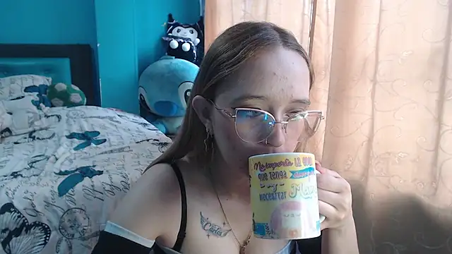 Liaroberts1 online show from March 2025 12:04:02 PM