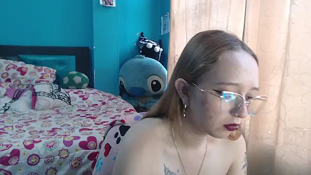 Liaroberts1 online show from March 2025 12:02:02 PM