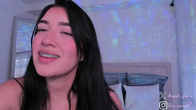 Snapshot of angeel_fox chatting on December 2024 09:50:01 PM angeel fox online show from December 2024 09:50:01 PM