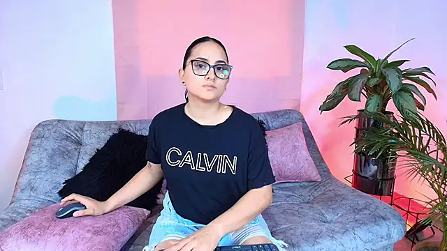 Snapshot of Jules_n_Gia chatting on November 2025 05:47:01 PM Jules n Gia online show from November 2025 05:47:01 PM