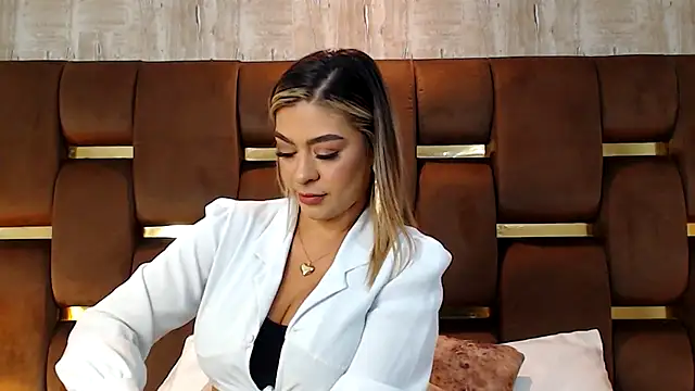 JoannaStanford online show from September 2025 07:37:02 PM