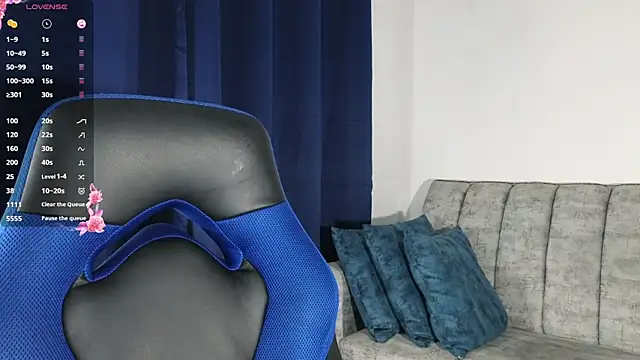 Snapshot of ZaraDames_ chatting on June 2026 04:15:02 AM ZaraDames online show from June 2026 04:15:02 AM