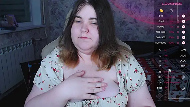 Estelle Hicks online show from November 2025 06:18:02 PM