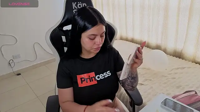 Victoryyy  online show from April 2026 05:49:01 PM