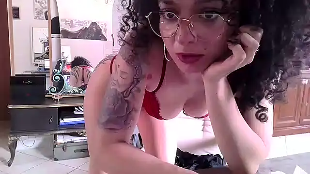 Snapshot of Emily_Posh chatting on May 2026 09:50:02 AM Emily Posh online show from May 2026 09:50:02 AM