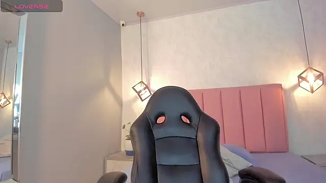 SUNNYCYRUS online show from November 2025 12:27:02 PM