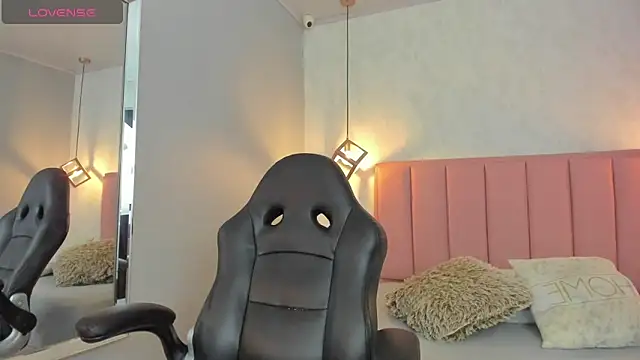 SUNNYCYRUS online show from February 2026 12:34:02 PM