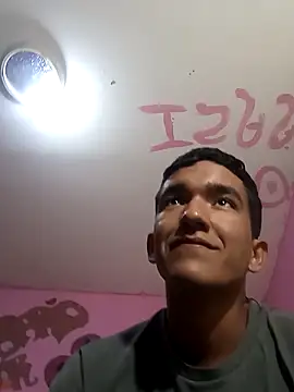 Snapshot of Sweetiefoxxx chatting on March 2025 08:01:02 PM Sweetiefoxxx online show from March 2025 08:01:02 PM