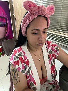 Snapshot of marta201_alfaro chatting on February 2025 05:40:01 PM marta201 alfaro online show from February 2025 05:40:01 PM