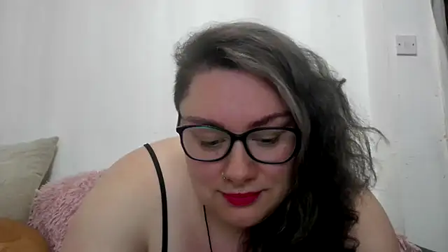 Bustycurves online show from November 2025 01:08:01 AM