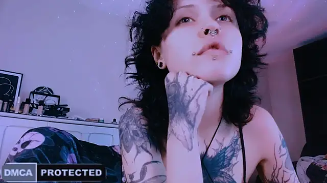 Snapshot of NaughtyLittleFox chatting on June 2026 06:25:01 AM NaughtyLittleFox online show from June 2026 06:25:01 AM