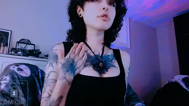 Snapshot of NaughtyLittleFox chatting on June 2026 04:37:01 AM NaughtyLittleFox online show from June 2026 04:37:01 AM