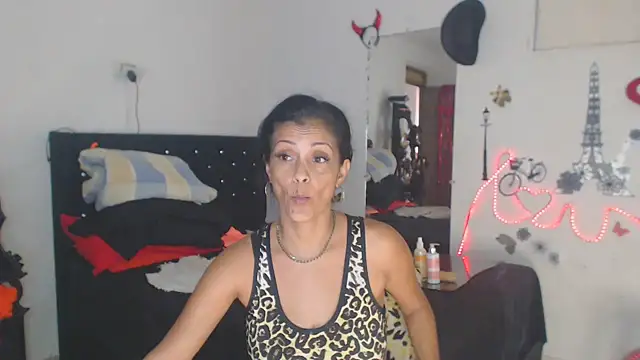 Snapshot of brigitht chatting on November 2025 09:26:02 PM brigitht online show from November 2025 09:26:02 PM