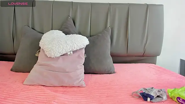 Cherllynn online show from October 2025 02:48:02 PM