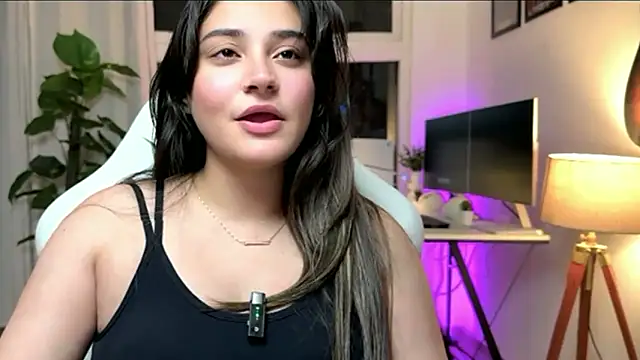 Snapshot of demieliss chatting on April 2026 07:33:02 PM demieliss online show from April 2026 07:33:02 PM
