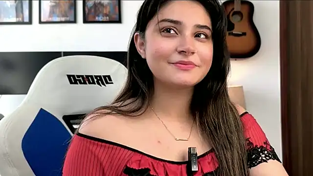 Snapshot of demieliss chatting on May 2026 08:44:01 AM demieliss online show from May 2026 08:44:01 AM