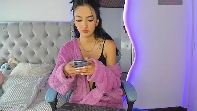 Snapshot of Violet_Rost chatting on February 2025 02:05:02 PM Violet Rost online show from February 2025 02:05:02 PM